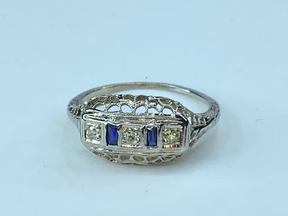 Vintage 3 diamond stones Sapphire 14 karat gold ring s7 2.2g