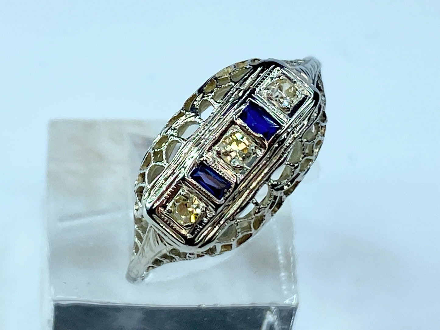 Vintage 3 diamond stones Sapphire 14 karat gold ring s7 2.2g