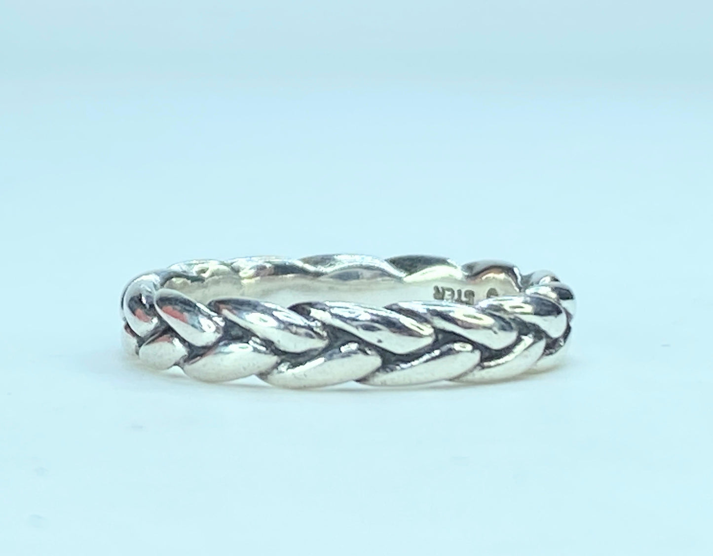 James Avery 3.7mm Celtic braided ring with box size 6 2.9g JR9793