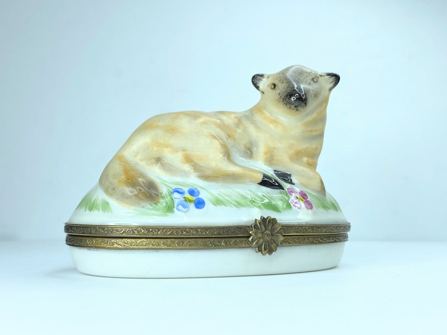 Chelsea House Park Royal Limoges France Lamb resting large trinket A162