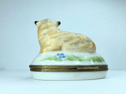 Chelsea House Park Royal Limoges France Lamb resting large trinket A162