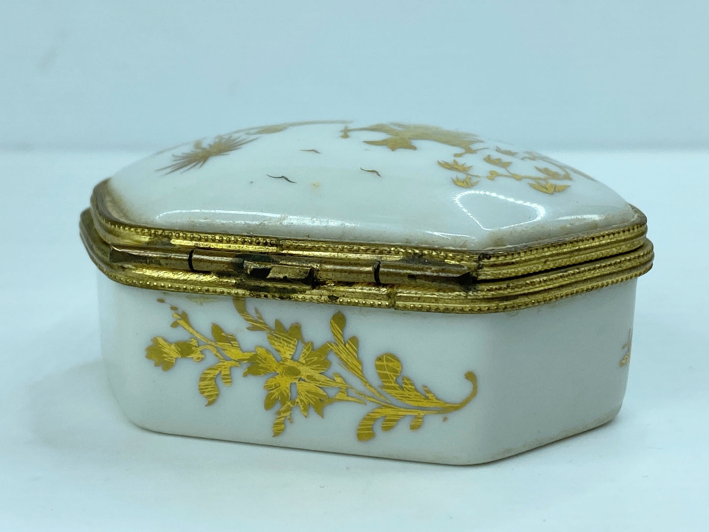 Le Tallec Limoges French HM Porcelain Gilt Trinket Jewelry Box A574