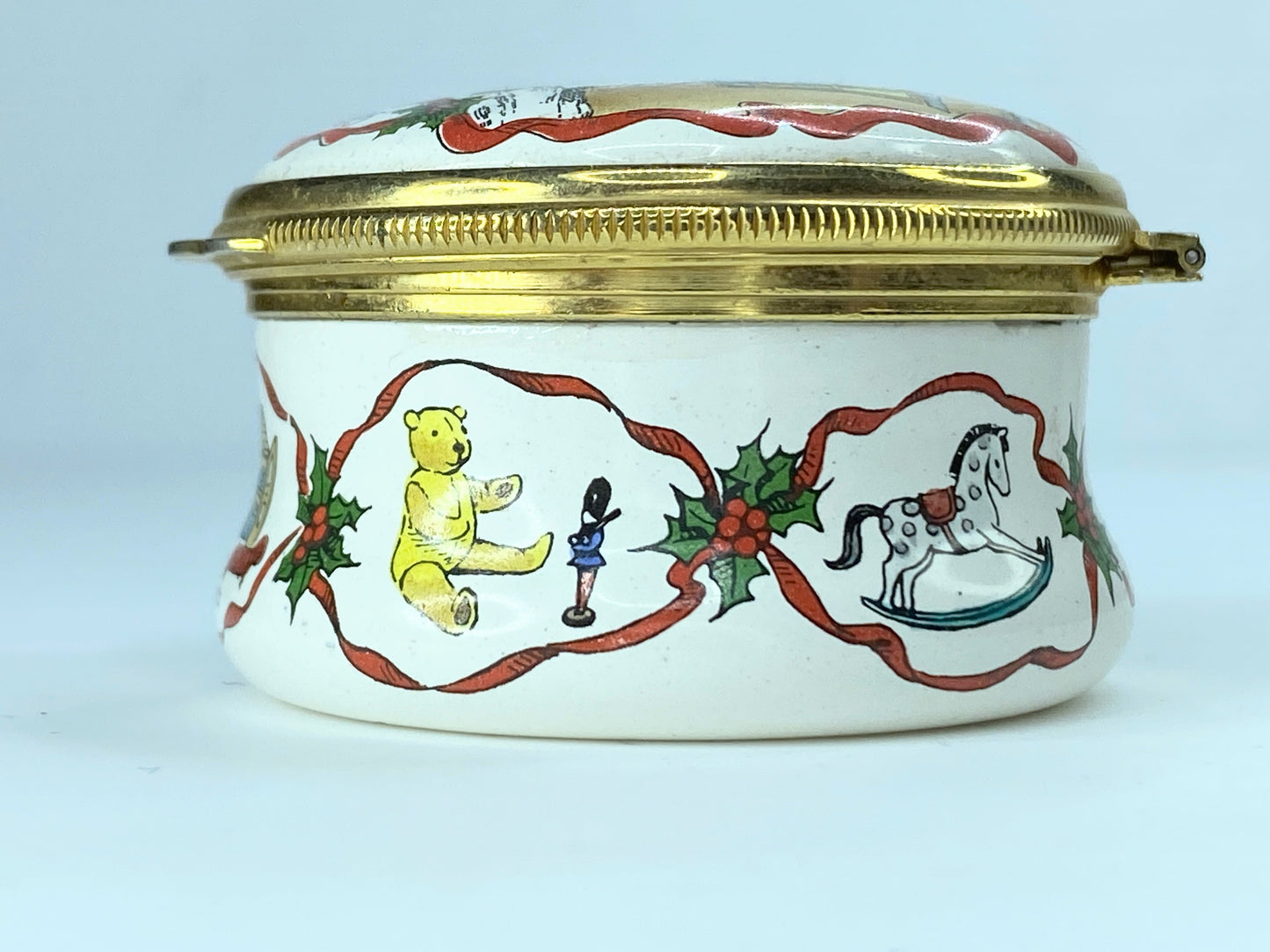 Halcyon Day Bilston & Battersea 1985 Christmas annual enameled box A164