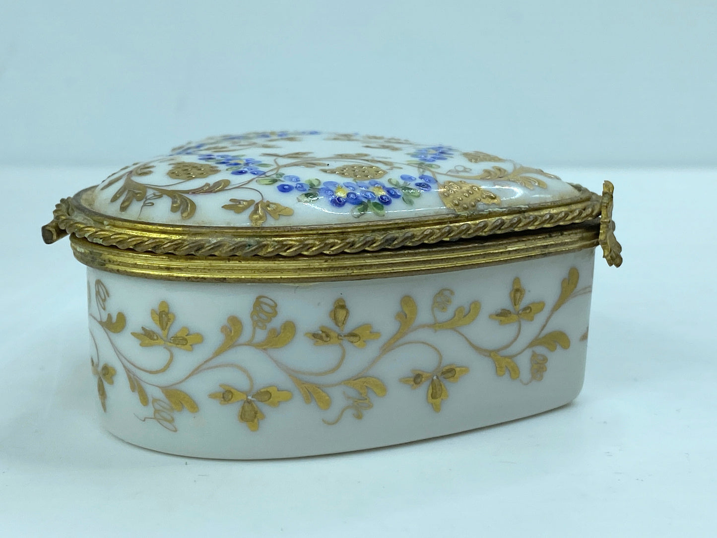 Rare Le Tallec Paris France hand painted Forget-Me-Not gold gilt trinket A575