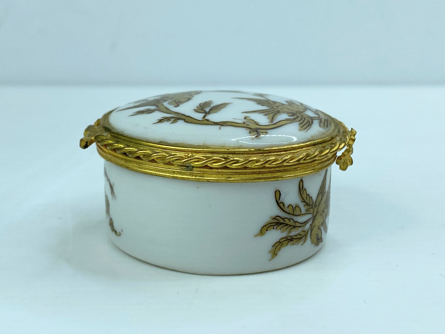 Le Tallec Limoge Paris France Two golden Sparrow trinket box A576
