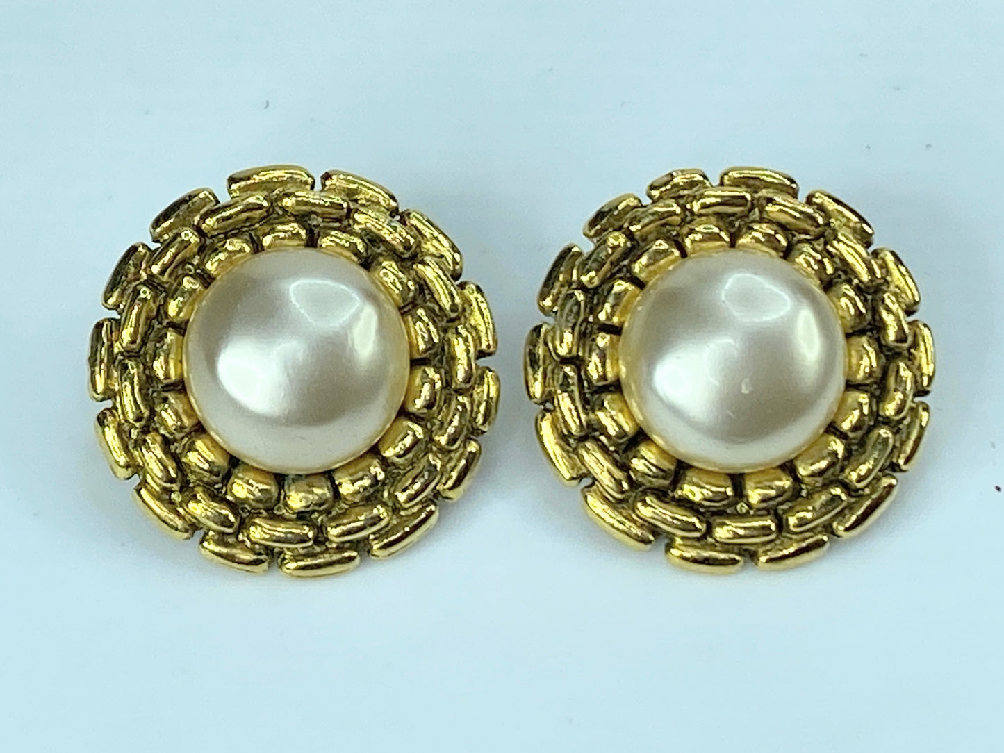 Chanel Gild Interweaved Gold and faux Pearl Earrings with box GS426