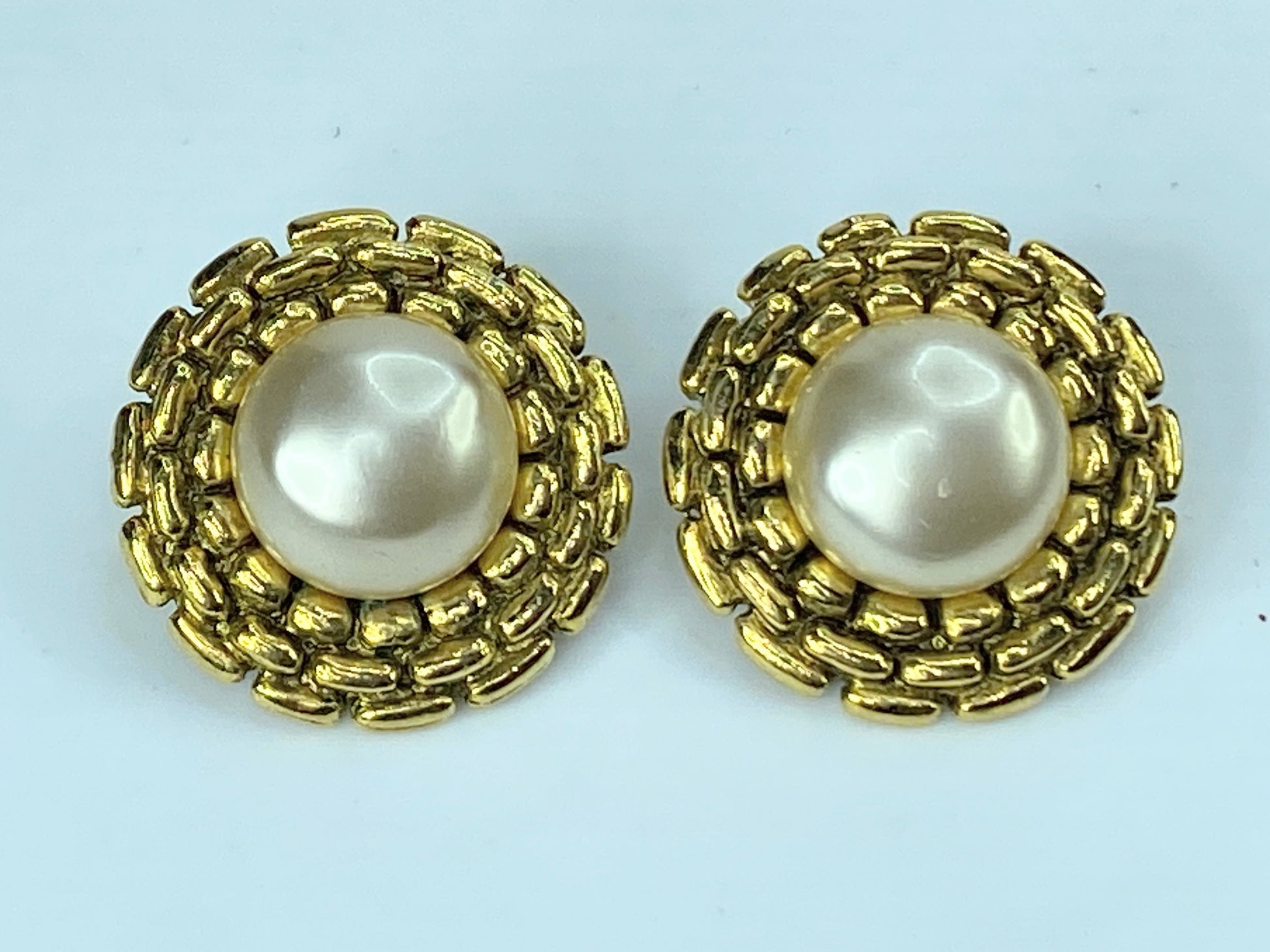 Chanel Gild Interweaved Gold and faux Pearl Earrings with box GS426