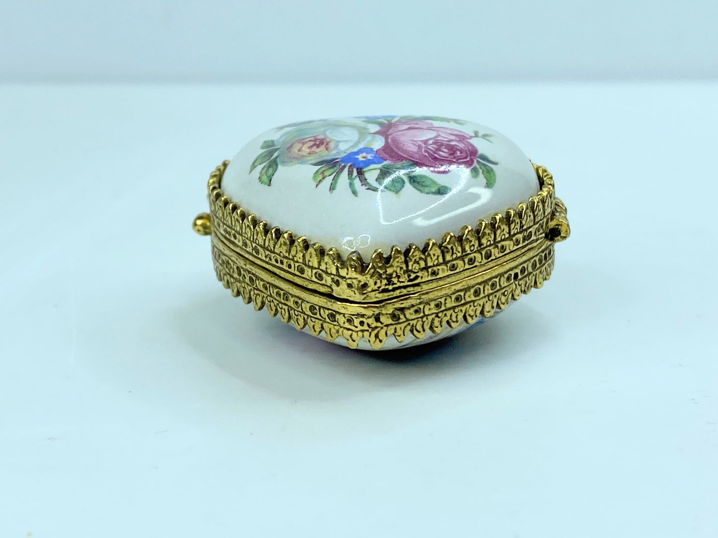 French porcelain Floral design with rose and Forget-Me-Not trinket box A578
