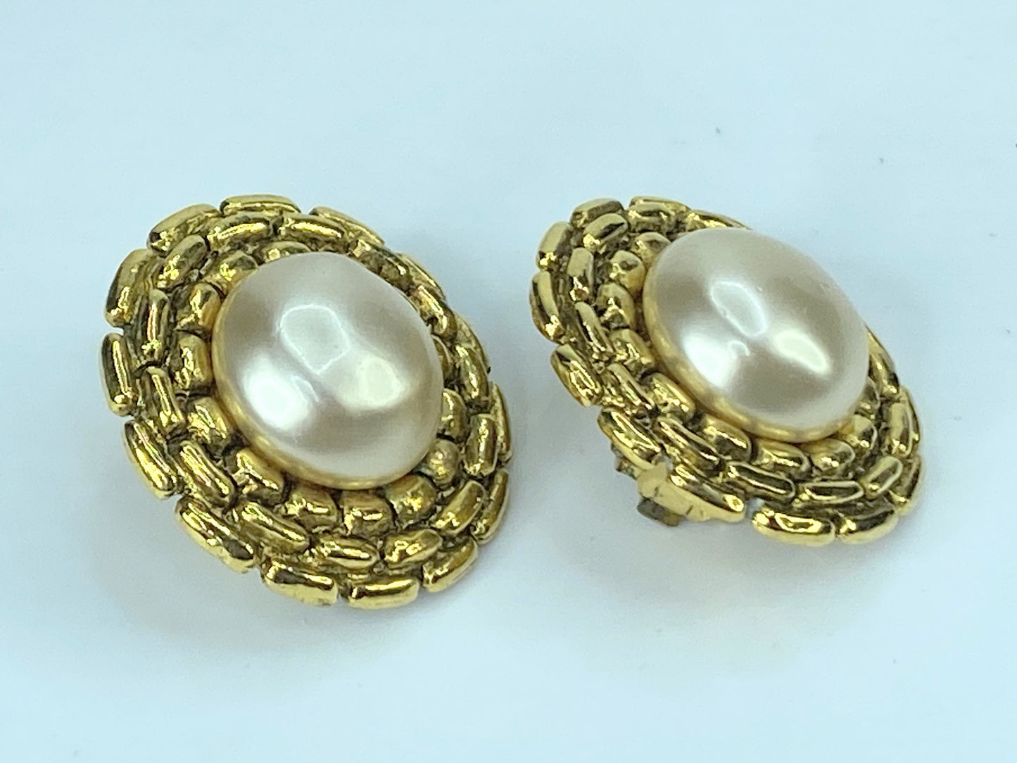 Chanel Gild Interweaved Gold and faux Pearl Earrings with box GS426