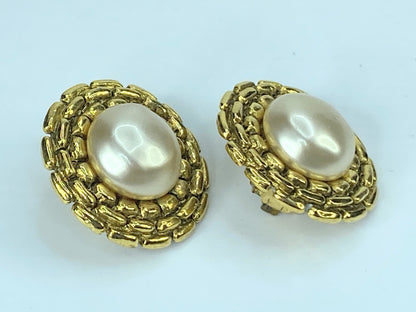 Chanel Gild Interweaved Gold and faux Pearl Earrings with box GS426