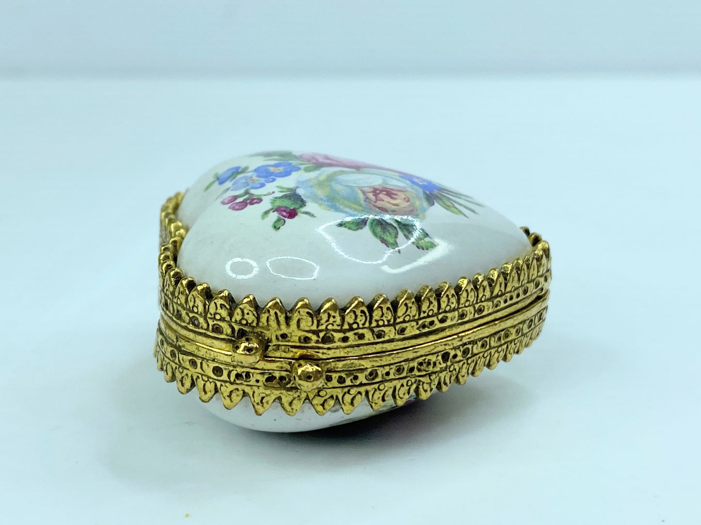 French porcelain Floral design with rose and Forget-Me-Not trinket box A578