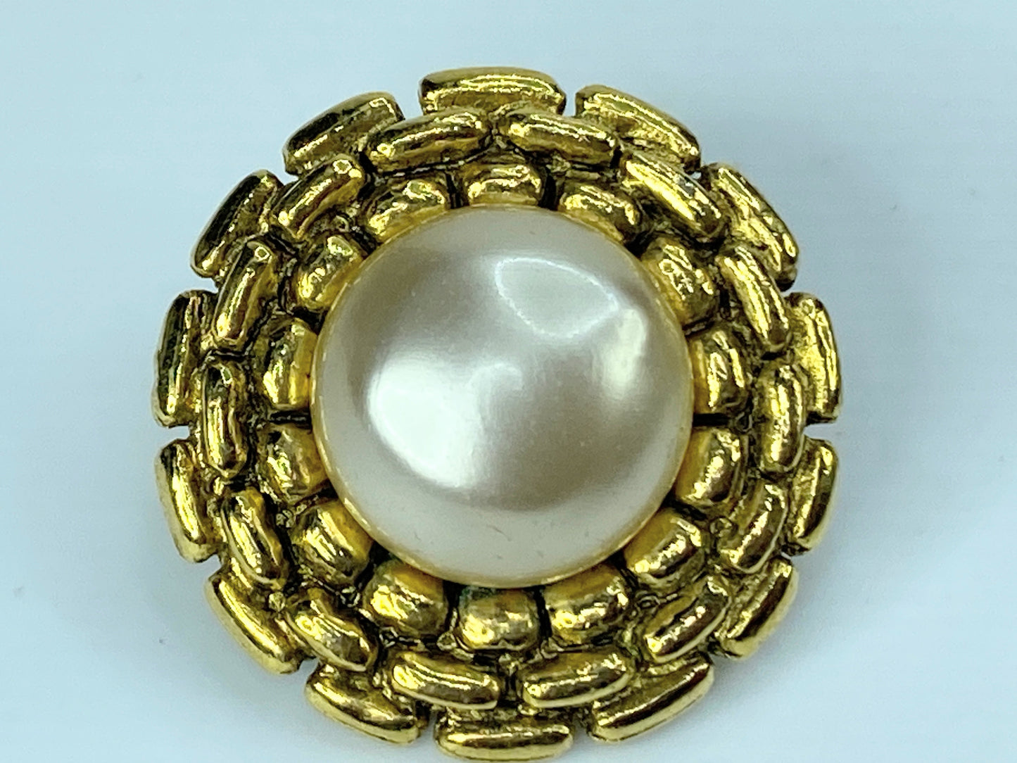 Chanel Gild Interweaved Gold and faux Pearl Earrings with box GS426