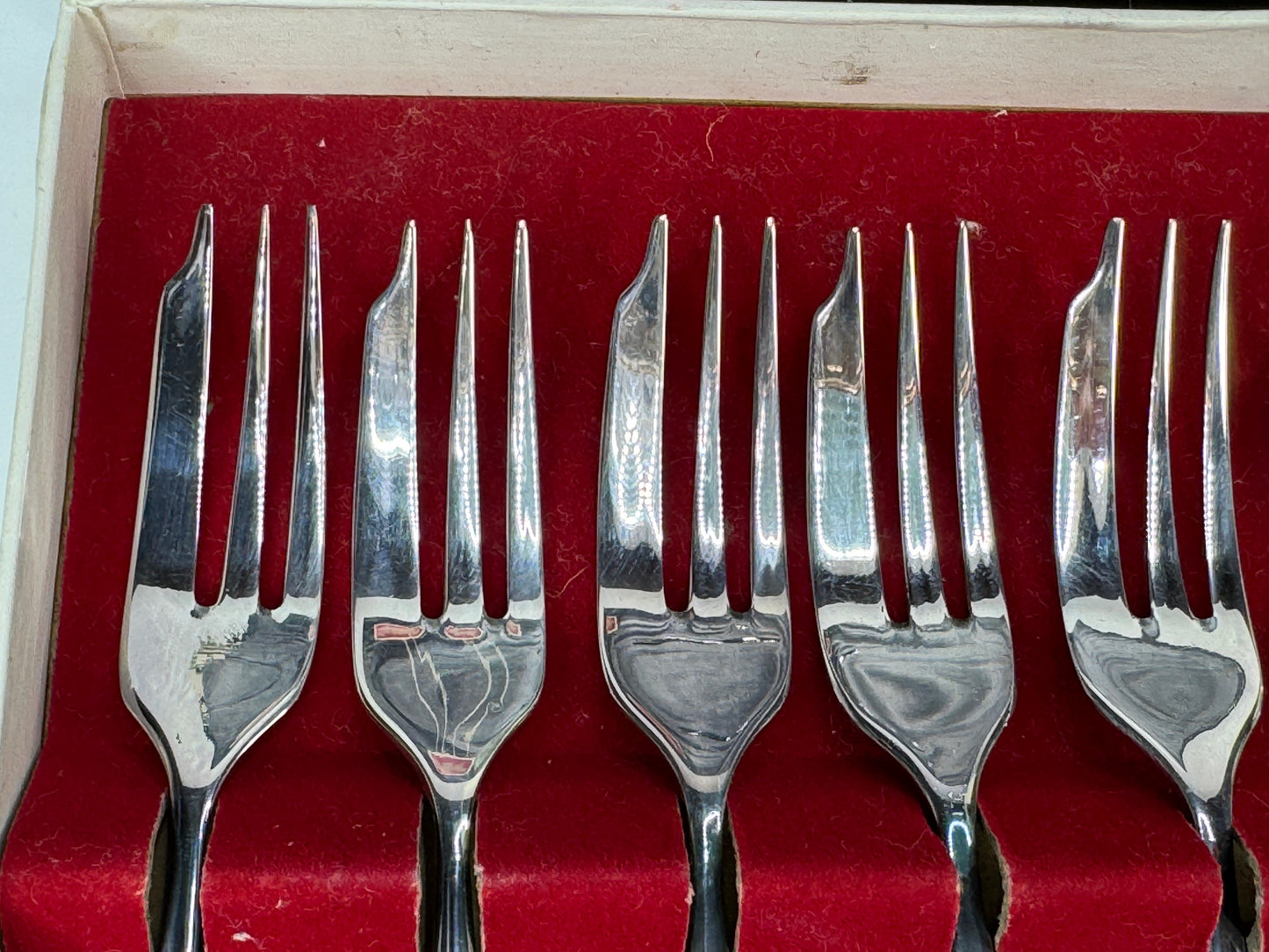 Vintage Cavalier Sheffield Silverplate Fork Set – 8 Pieces SS124