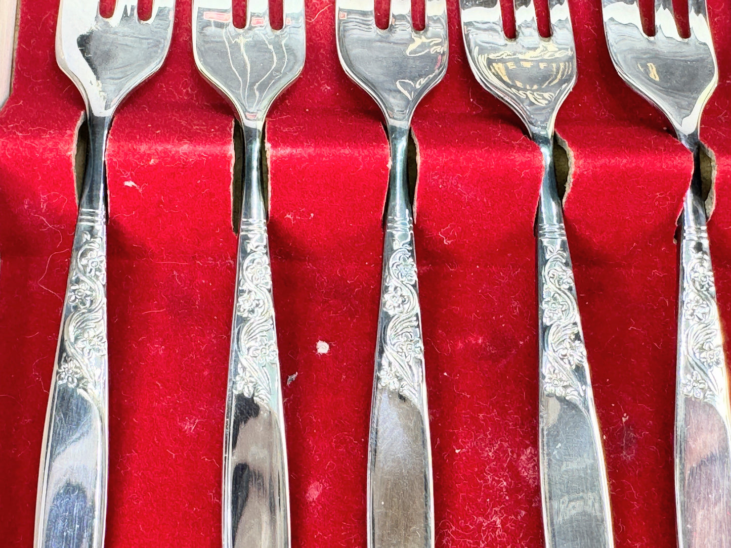 Vintage Cavalier Sheffield Silverplate Fork Set – 8 Pieces SS124