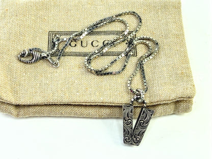 Vintage Gucci Sterling Silver Engraved V Pendant Necklace w/pouch 17.5" JR1644