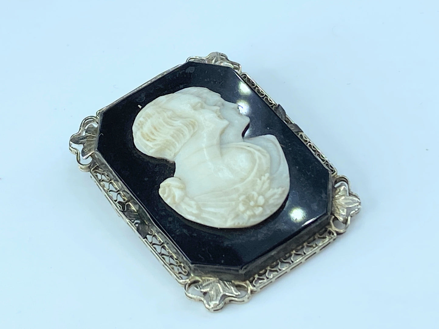 Art Deco 14K White Gold Hardstone Cameo Filigree Black & White Brooch