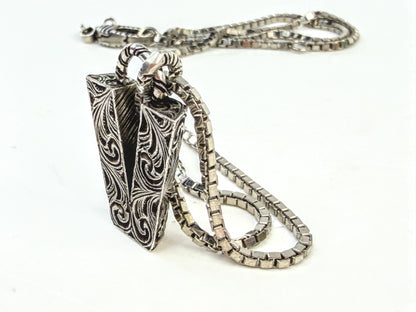 Vintage Gucci Sterling Silver Engraved V Pendant Necklace w/pouch 17.5" JR1644