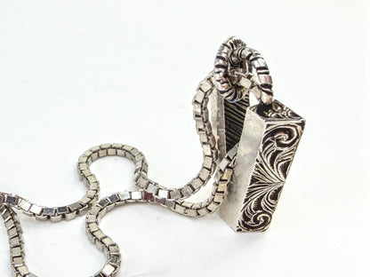 Vintage Gucci Sterling Silver Engraved V Pendant Necklace w/pouch 17.5" JR1644
