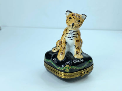 Limoges Ltd edition France Peint Main Leopard Cub on velvet pillow trinket A72