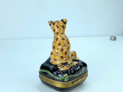 Limoges Ltd edition France Peint Main Leopard Cub on velvet pillow trinket A72