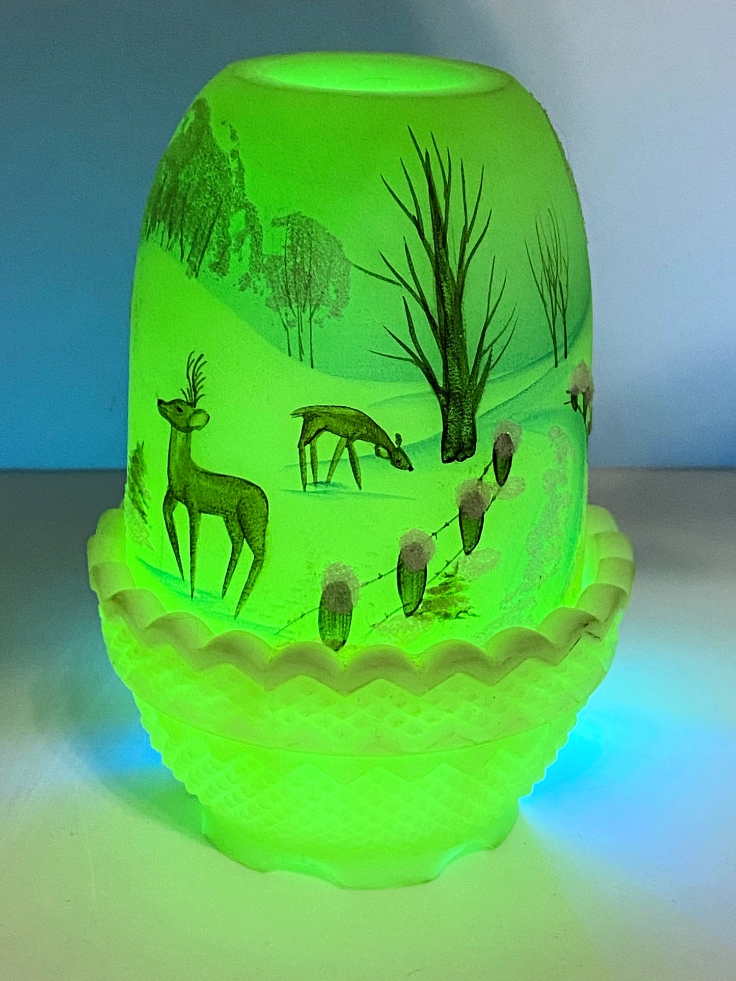 FENTON Glass Custard Satin URANIUM Deer Winter FAIRY LAMP Christmas 1979 A595