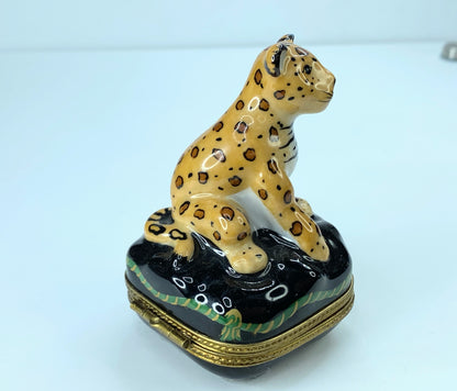 Limoges Ltd edition France Peint Main Leopard Cub on velvet pillow trinket A72