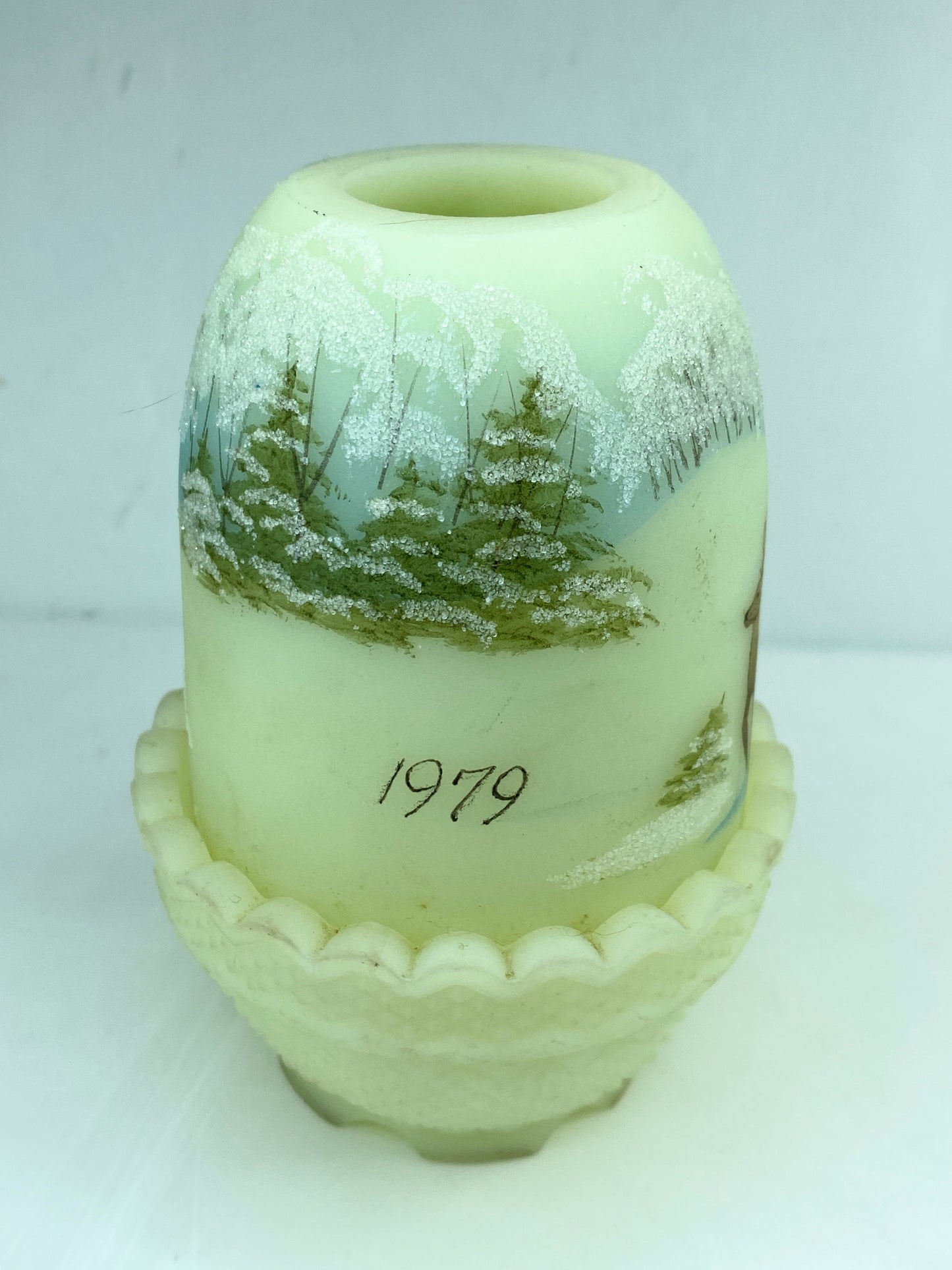 FENTON Glass Custard Satin URANIUM Deer Winter FAIRY LAMP Christmas 1979 A595