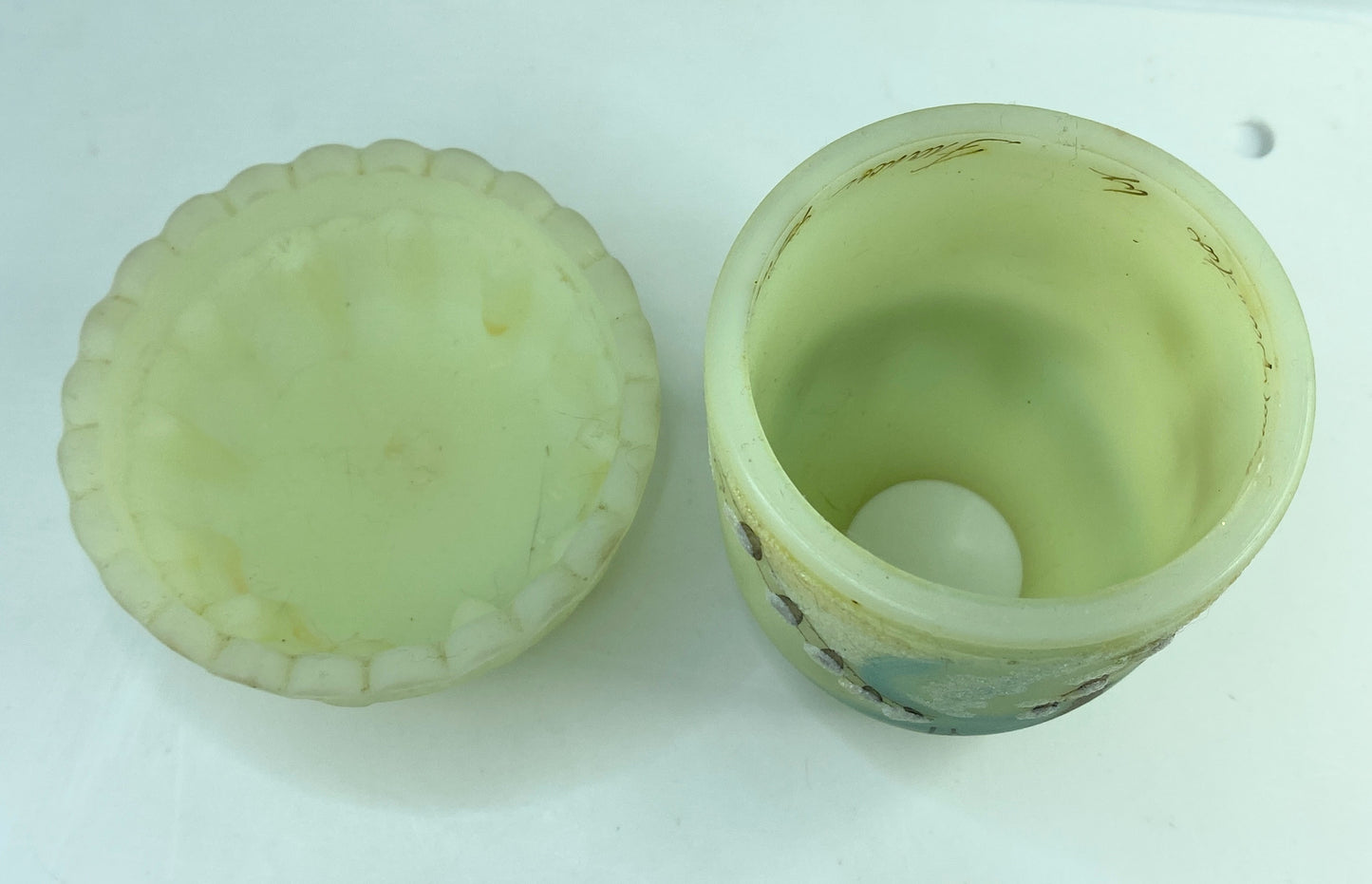 FENTON Glass Custard Satin URANIUM Deer Winter FAIRY LAMP Christmas 1979 A595