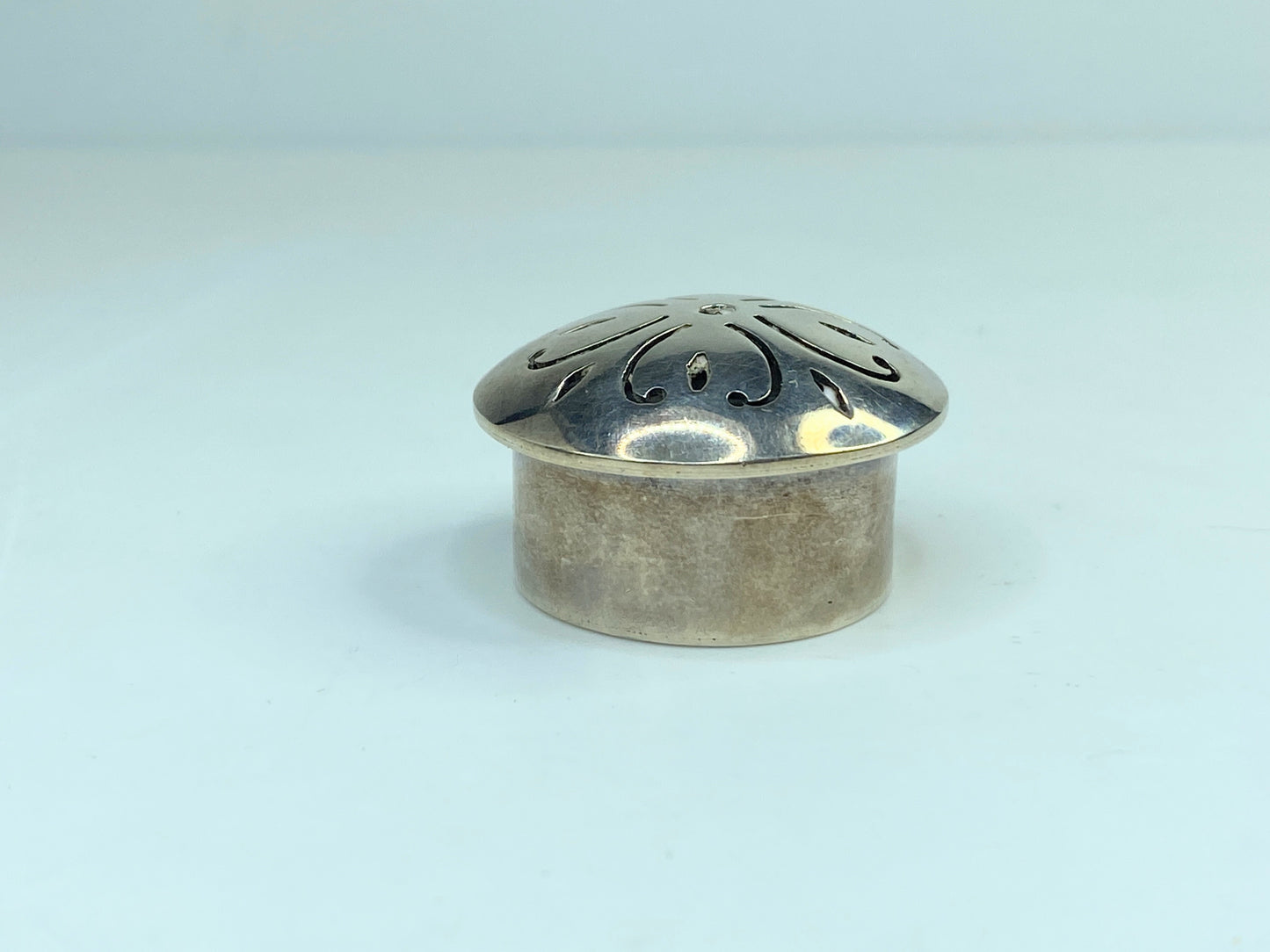 Sterling Silver Mexican Artisan Taxco Domed Openwork Geometric hinged box SS122