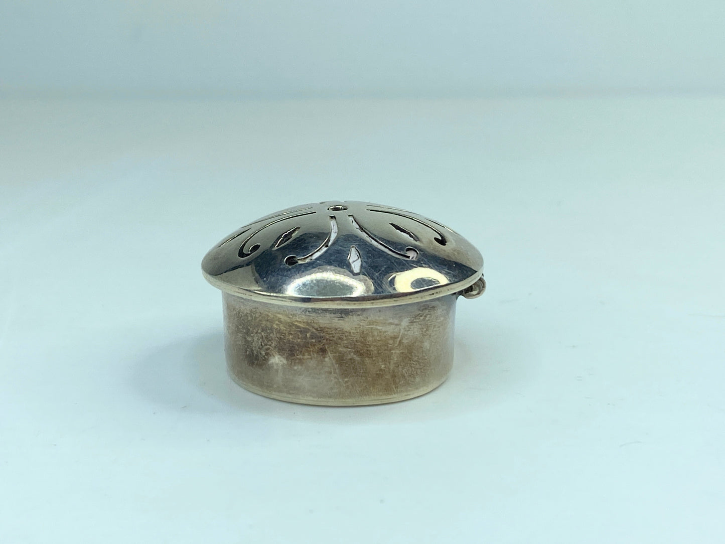 Sterling Silver Mexican Artisan Taxco Domed Openwork Geometric hinged box SS122