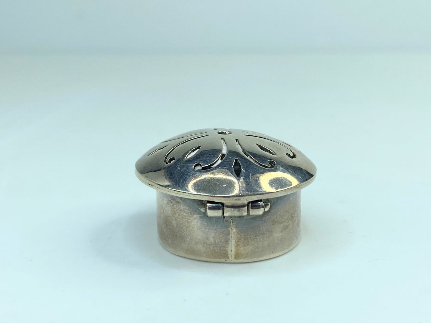 Sterling Silver Mexican Artisan Taxco Domed Openwork Geometric hinged box SS122