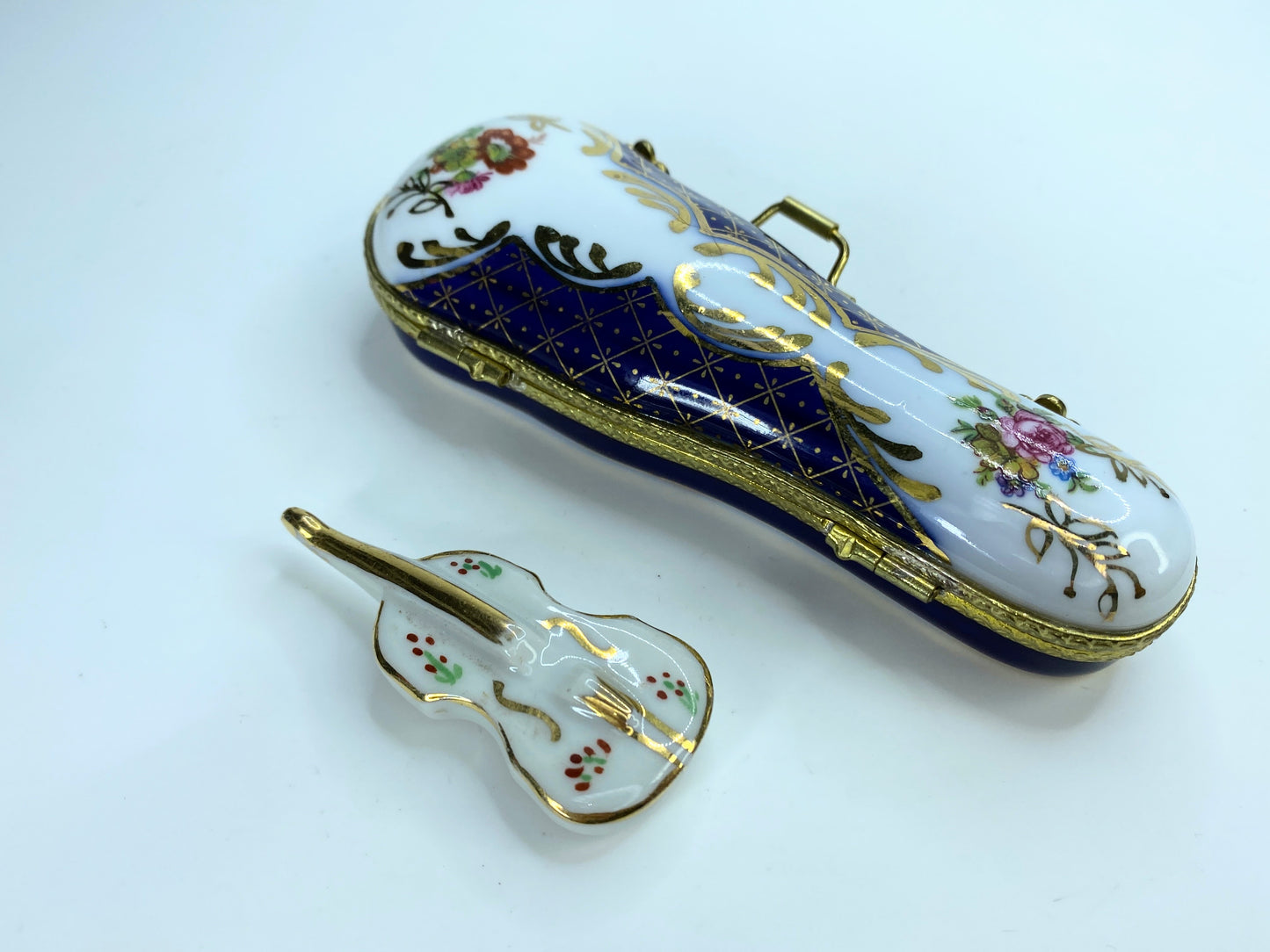 Jewel of Museum Porcelain Violin Case Limoges violin A78