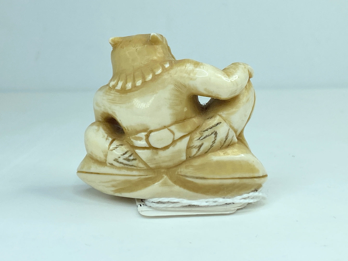 Signed c1920 Hand carved Resin Japanese Netsuke Thunder gold (raiden) A589