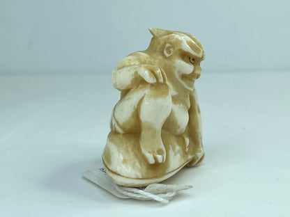 Signed c1920 Hand carved Resin Japanese Netsuke Thunder gold (raiden) A589