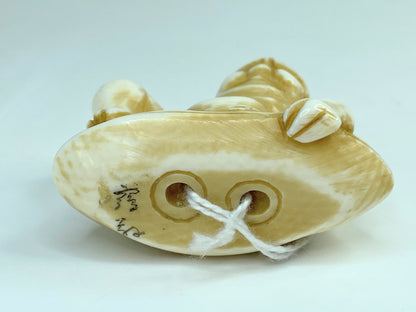 Signed c1920 Hand carved Resin Japanese Netsuke Thunder gold (raiden) A589