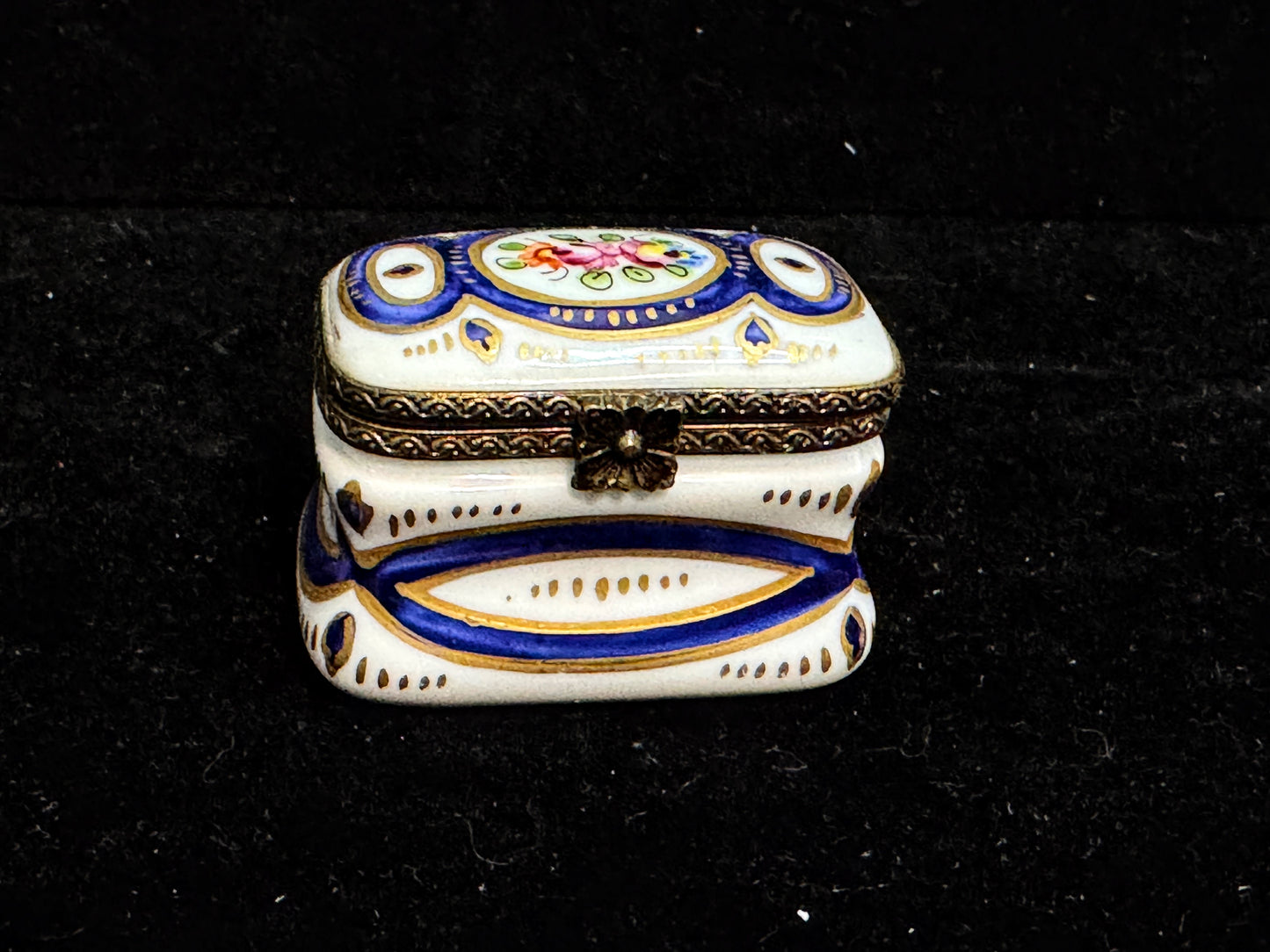 Vintage Limoges Peint Main Blue Floral Trinket Box A1104