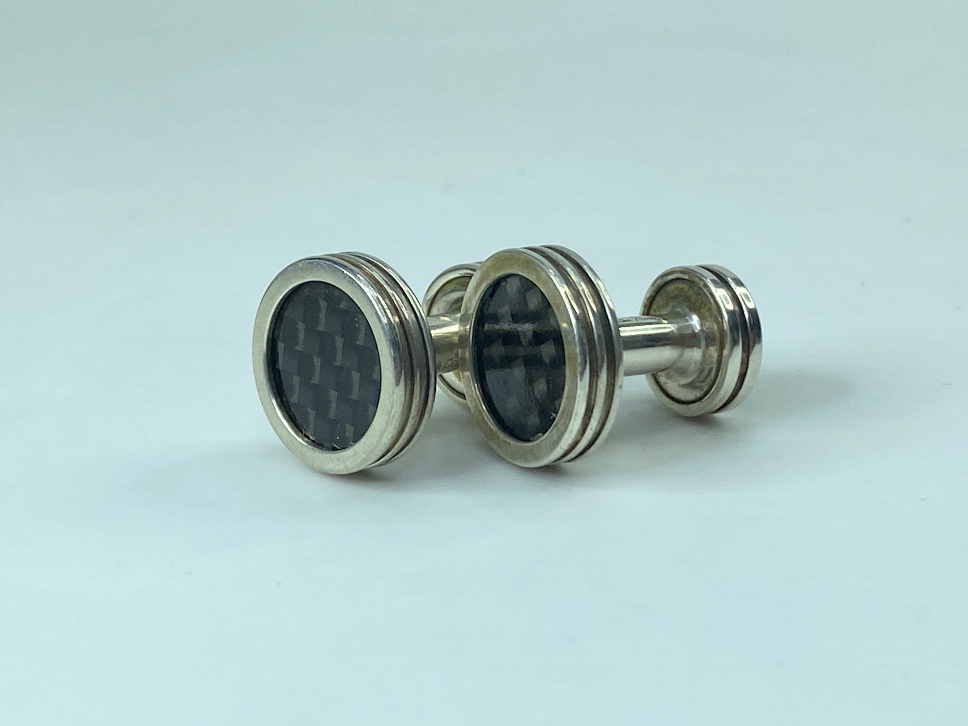 Tiffany & Co. Paloma Picasso Mens Silver Carbon Fiber Round Cufflinks JR546
