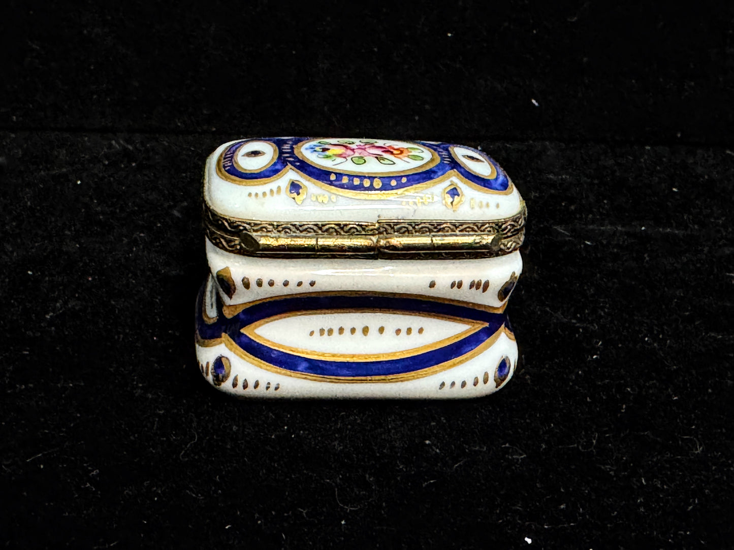 Vintage Limoges Peint Main Blue Floral Trinket Box A1104