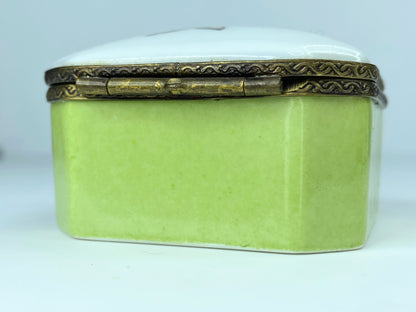 Duburry Peint Main Limoges France Bunnies green trinket box A80