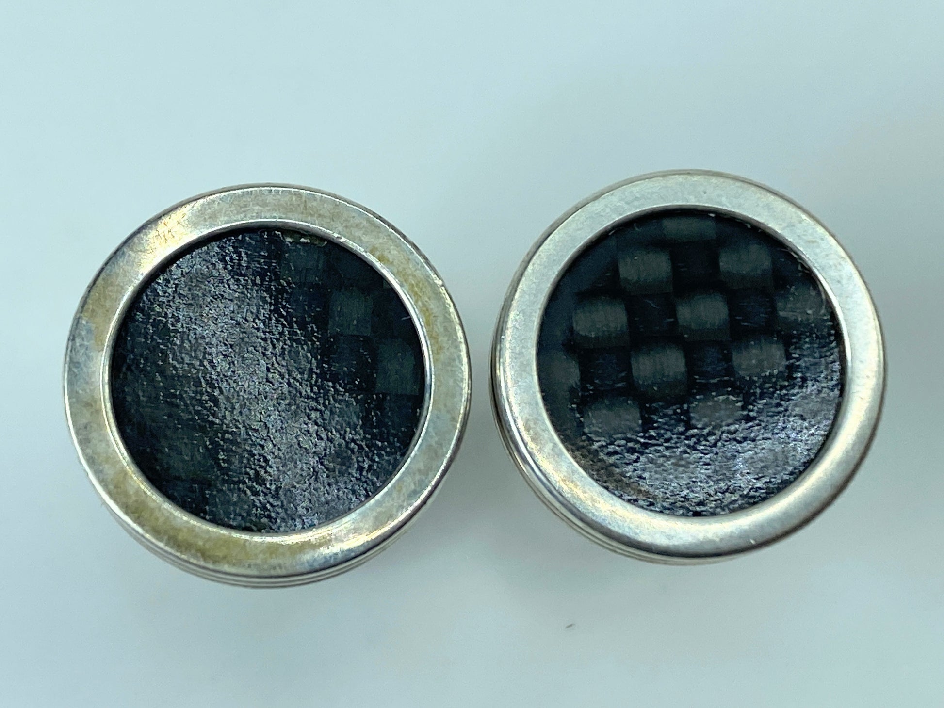 Tiffany & Co. Paloma Picasso Mens Silver Carbon Fiber Round Cufflinks JR546