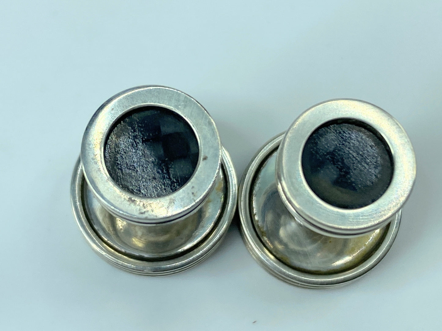 Tiffany & Co. Paloma Picasso Mens Silver Carbon Fiber Round Cufflinks JR546