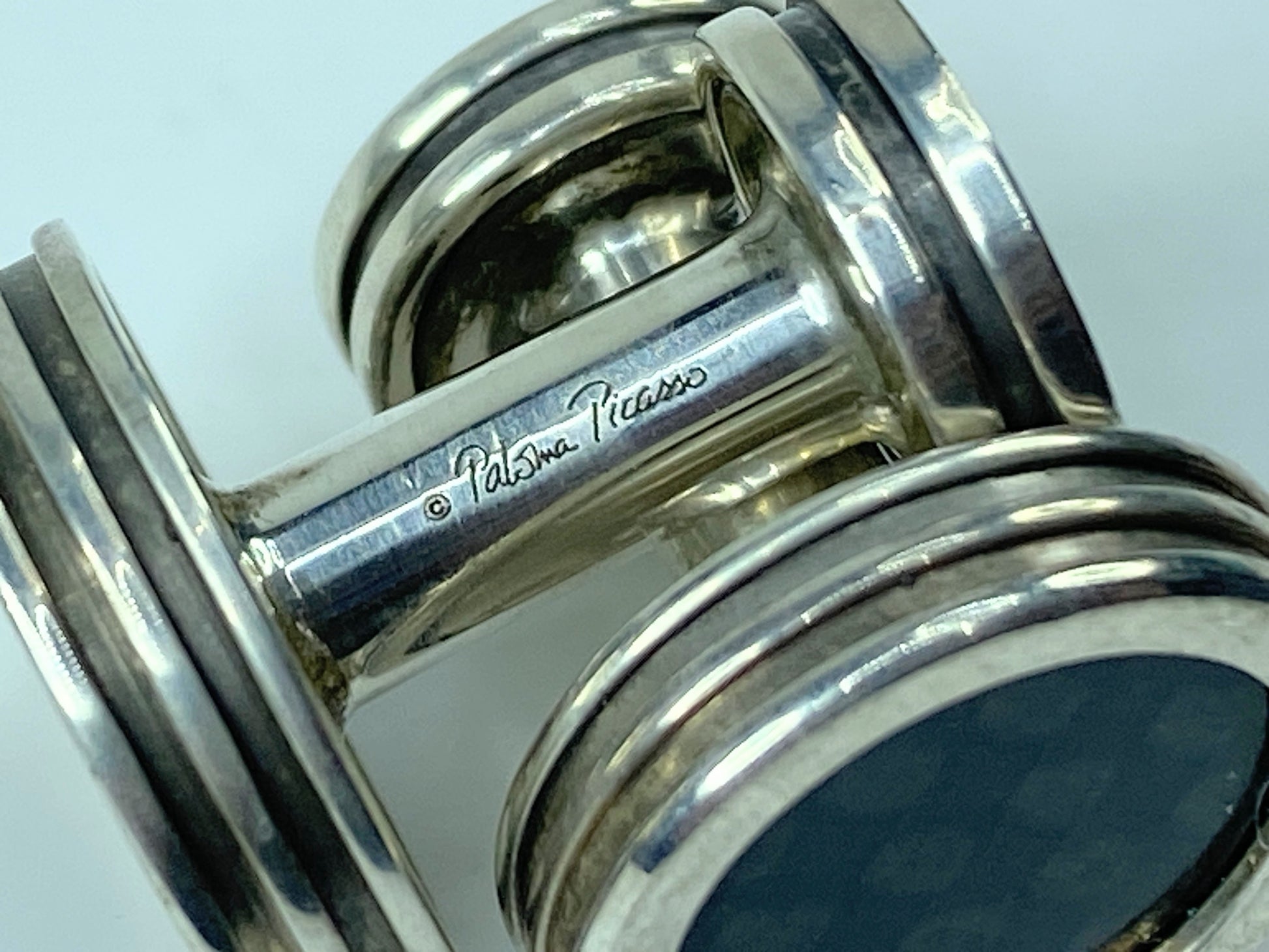 Tiffany & Co. Paloma Picasso Mens Silver Carbon Fiber Round Cufflinks JR546