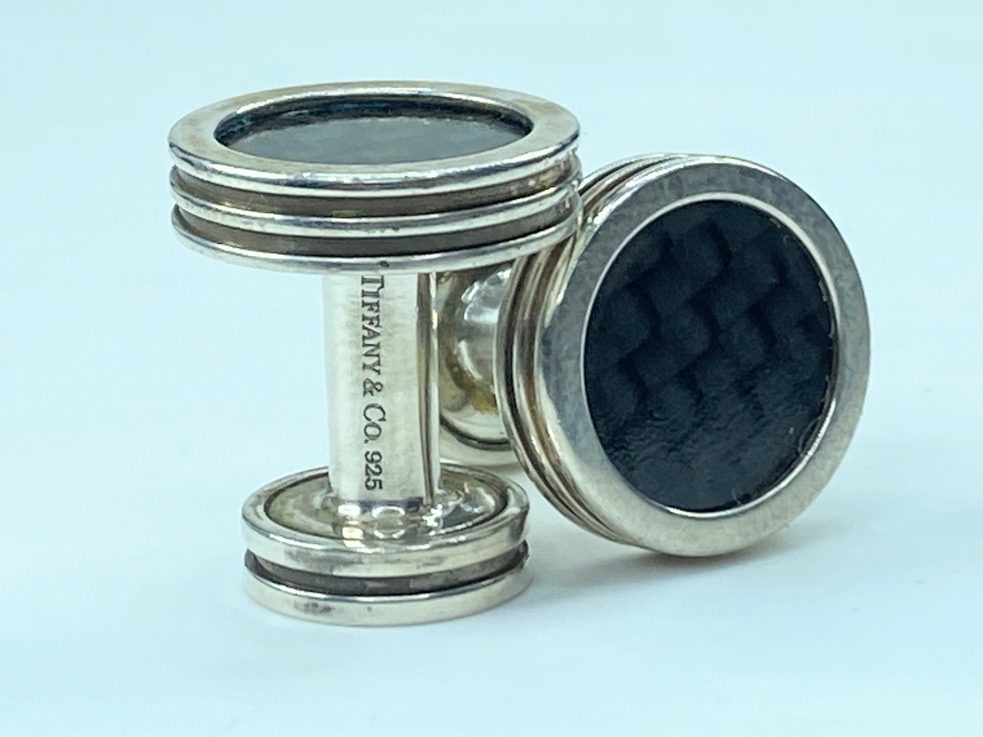 Tiffany & Co. Paloma Picasso Mens Silver Carbon Fiber Round Cufflinks JR546