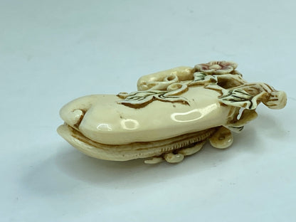 Vintage Japanese carved Resin Netsuke vegetable squash plant on vine A592
