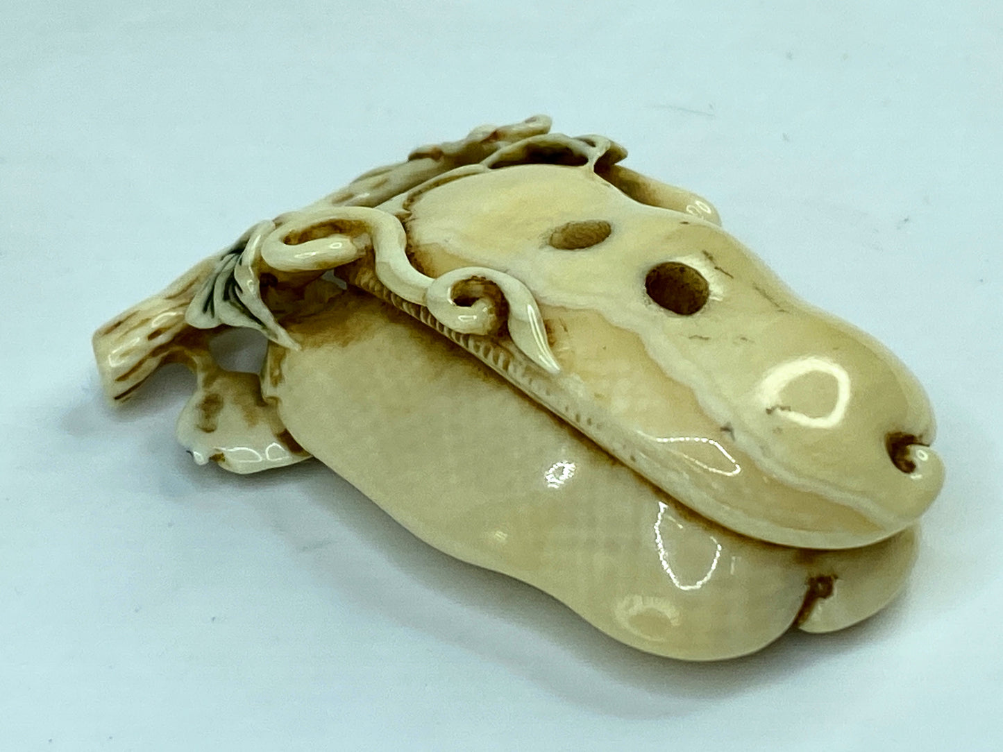 Vintage Japanese carved Resin Netsuke vegetable squash plant on vine A592