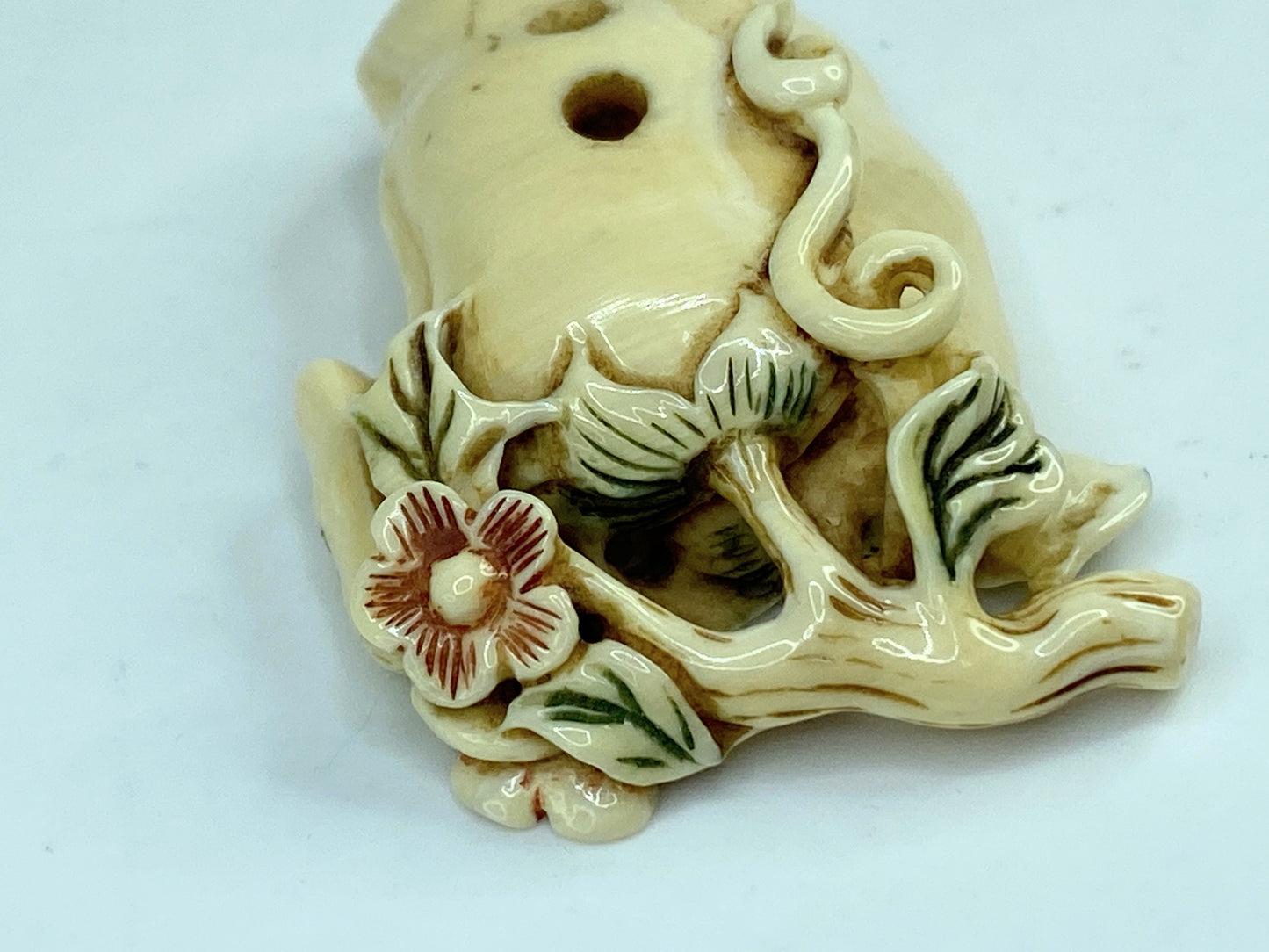 Vintage Japanese carved Resin Netsuke vegetable squash plant on vine A592