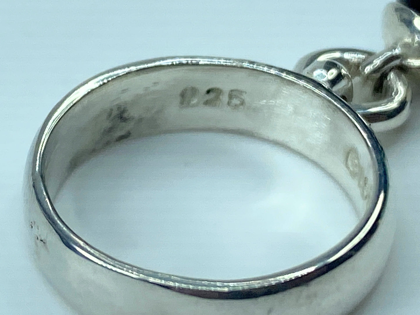 Tiffany Co. Vintage 5.0mm Onyx Charm hardware Ring Sterling Silver 5.6g s7 JR545