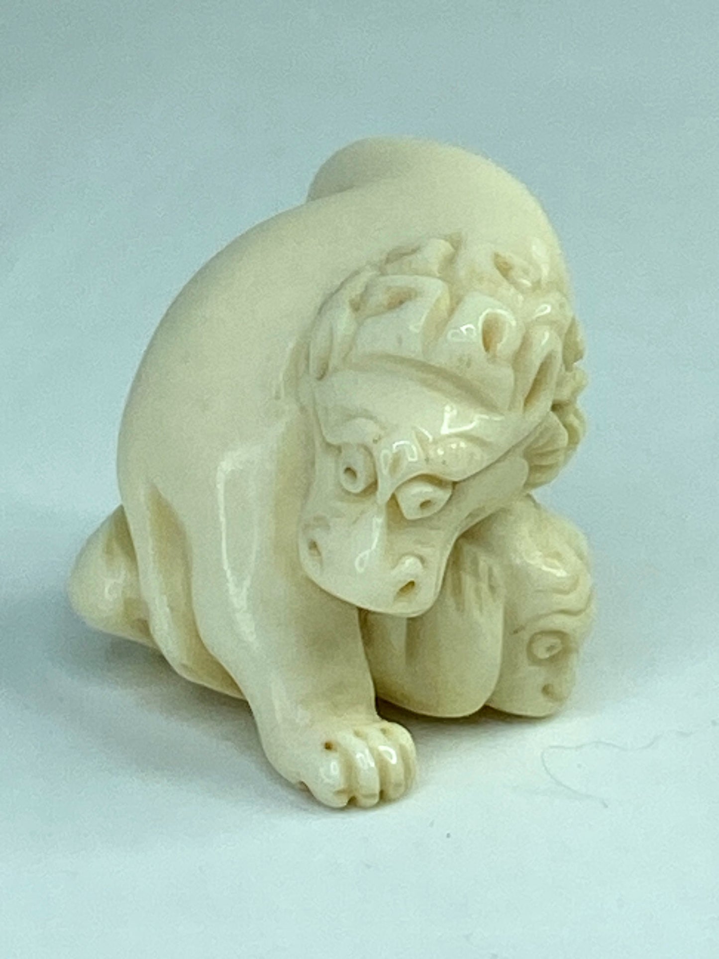 Japanese carved resin Netsuke Lion and Monkey figurine A594