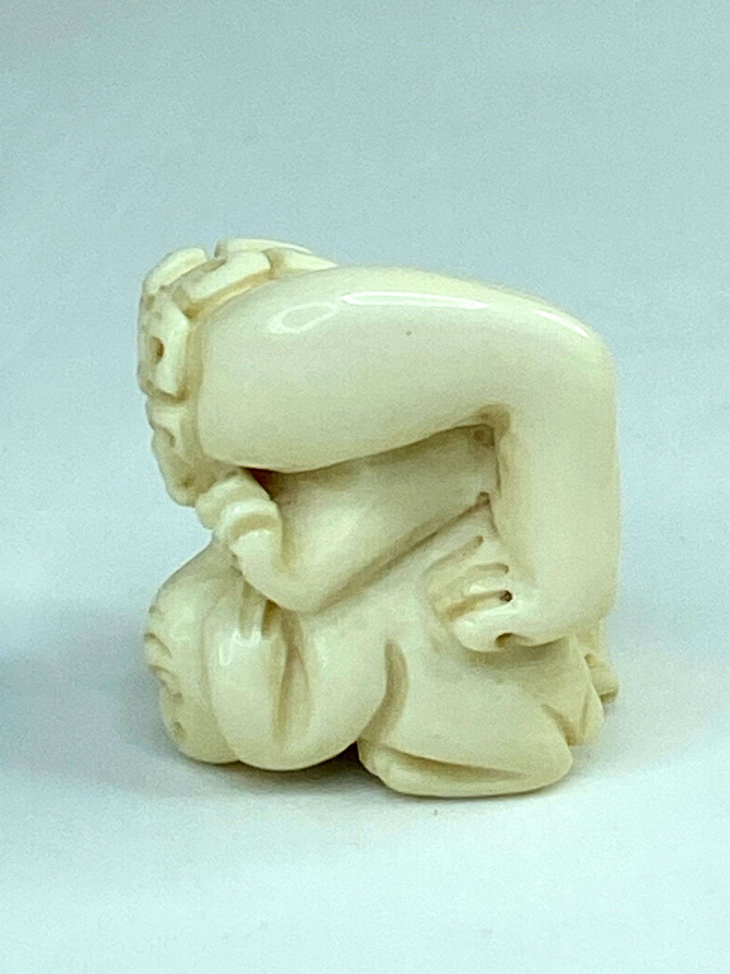Japanese carved resin Netsuke Lion and Monkey figurine A594