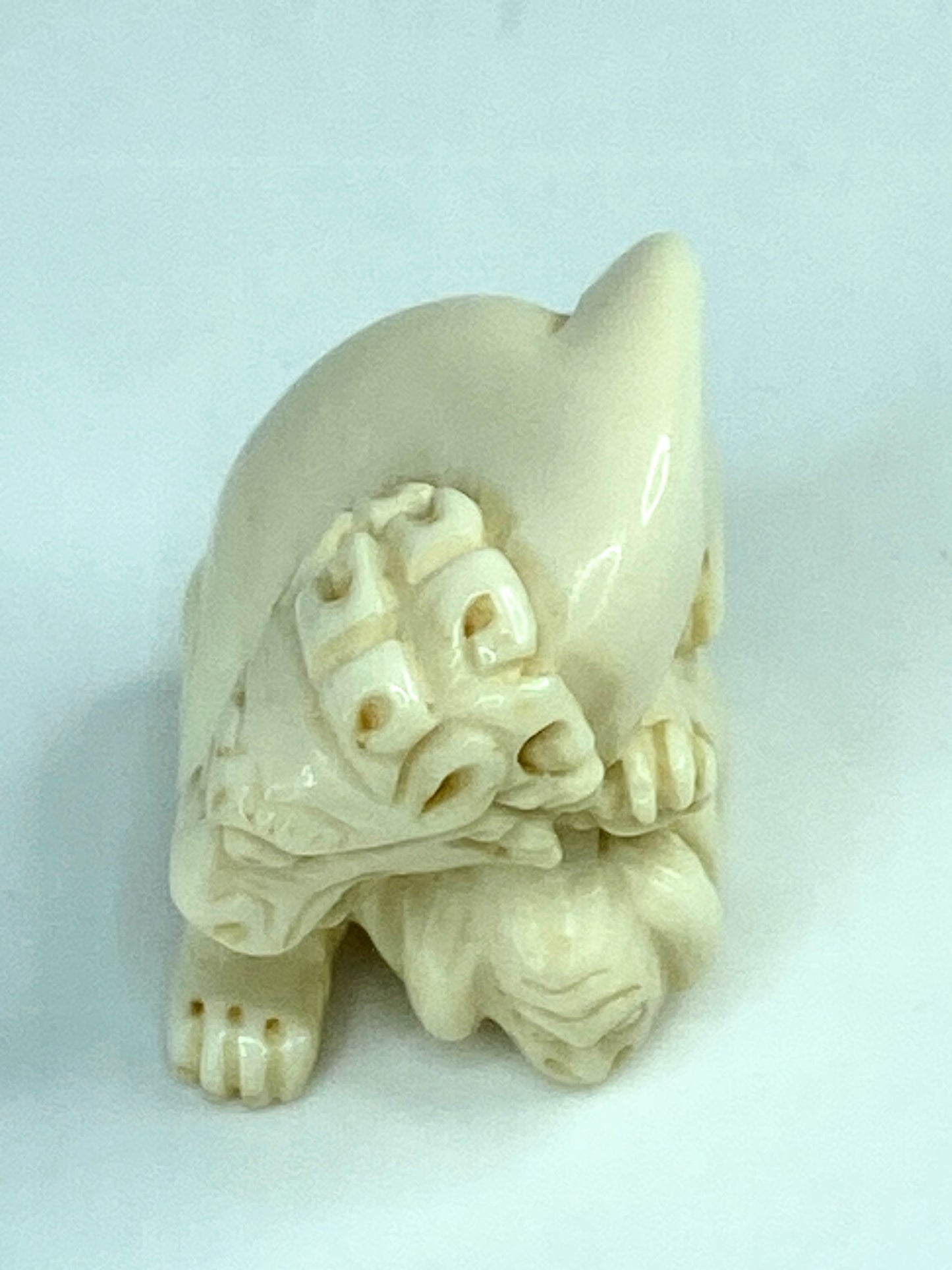 Japanese carved resin Netsuke Lion and Monkey figurine A594